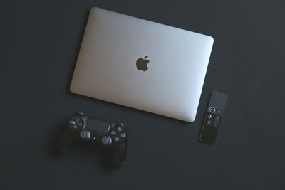MacBook Pro和Sony PS4控制器